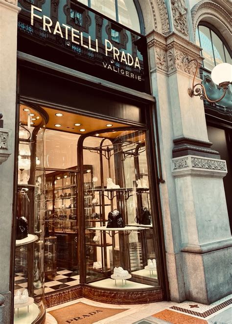 fanno shoppin da prada|fratelli prada handbags.